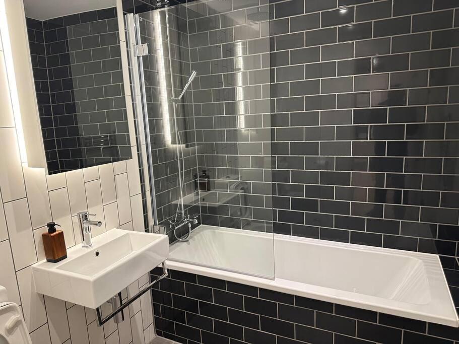Spacious Modern 1 Bed Apartment. London Exteriör bild